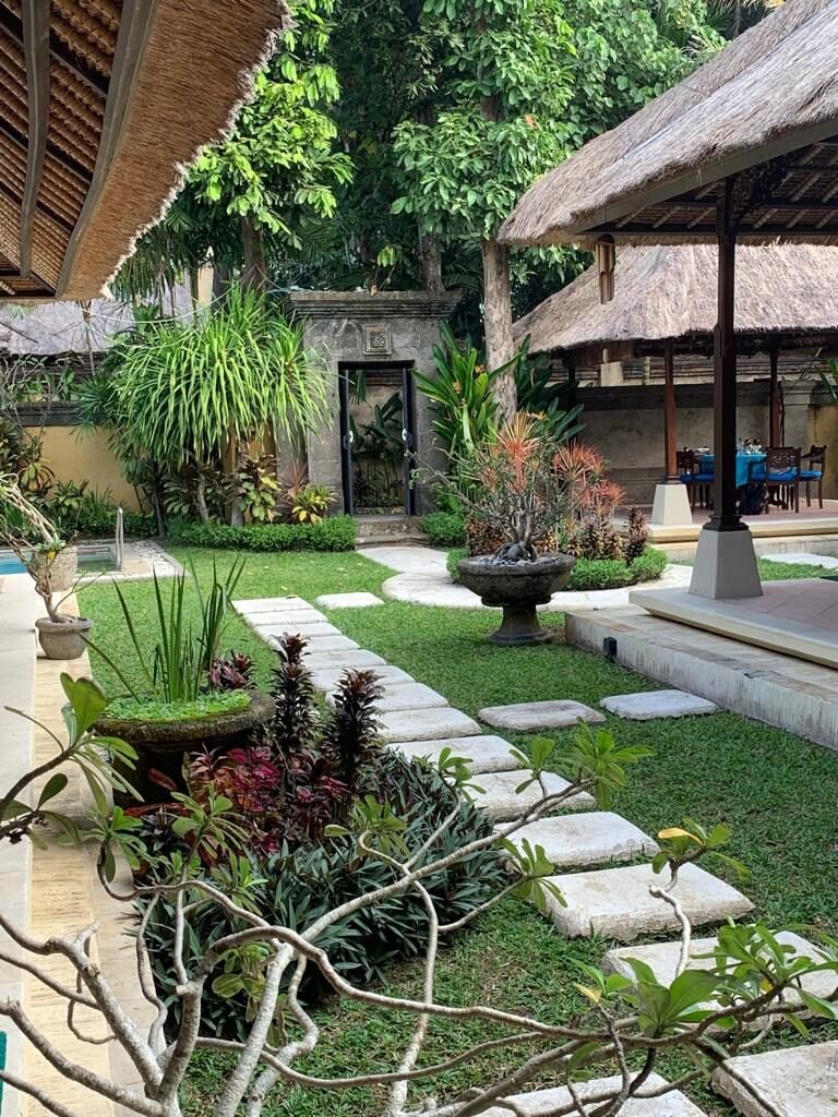 The gardens between the two villas